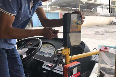 广西巴马县扫码乘车设备安装过程